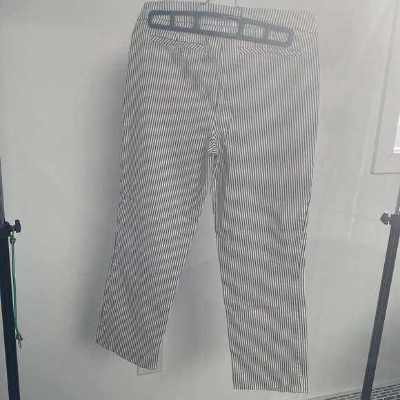 Off-white & grey capris - Picture 2 of 4